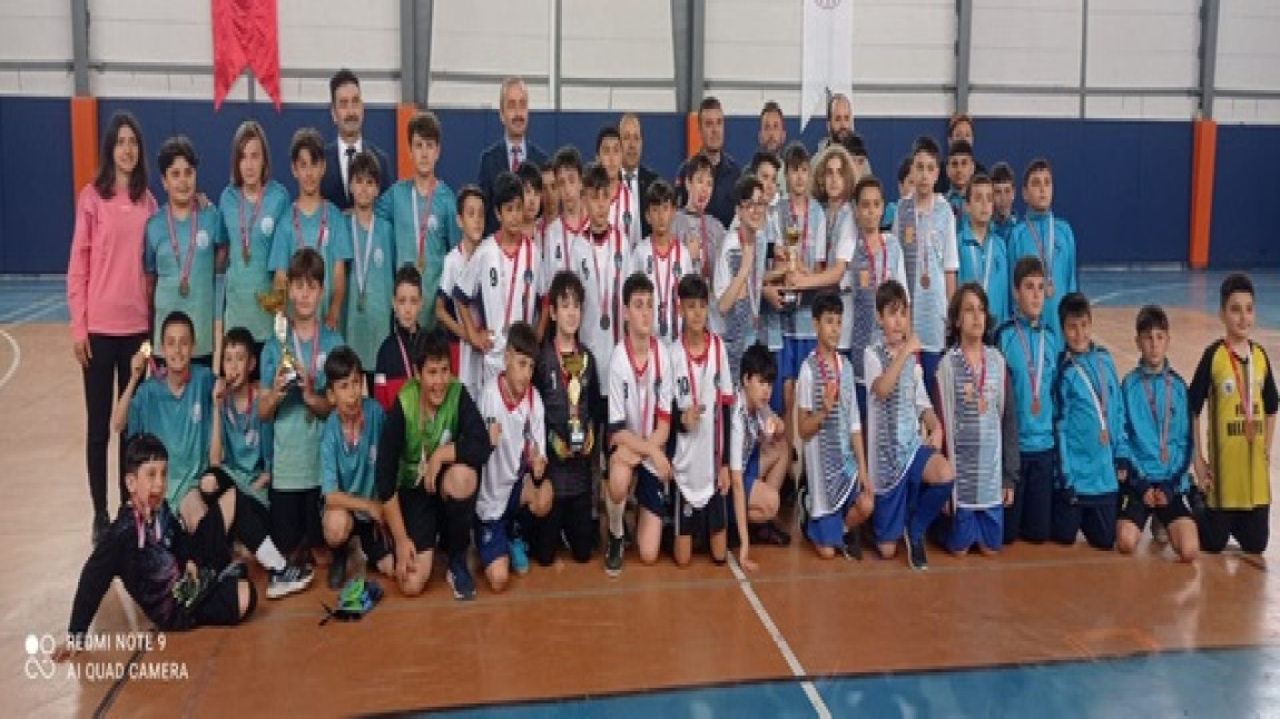 Küçük Erkekler Futsal Takımımız İlçe Şampiyonu